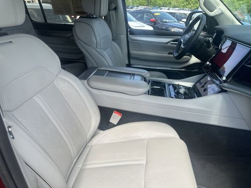 Used 2023 Jeep Grand Wagoneer Series II w/ Premium Group II AWD/4WD image 33