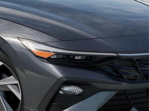 Used 2025 Hyundai Elantra Sport FWD image 9
