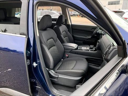 Certified 2024 Nissan Pathfinder SV image 11