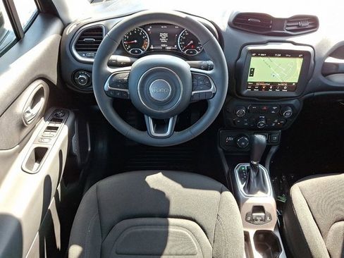 Certified 2022 Jeep Renegade Latitude image 13