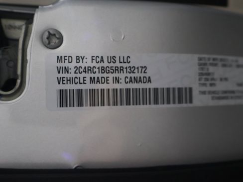 Used 2024 Chrysler Pacifica Touring-L image 50