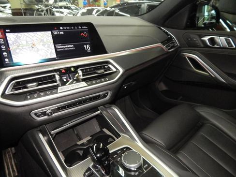 Used 2023 BMW X6 xDrive40i w/ M Sport Package image 16