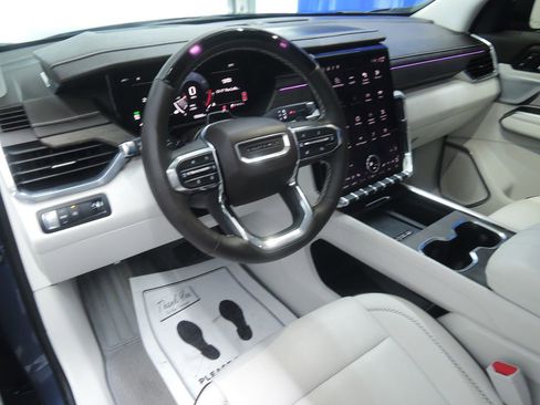 Used 2025 GMC Acadia Denali w/ Super Cruise Package FWD image 5