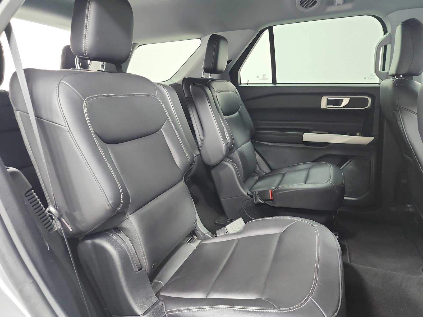 Used 2023 Ford Explorer XLT w/ Equipment Group 202A RWD image 38
