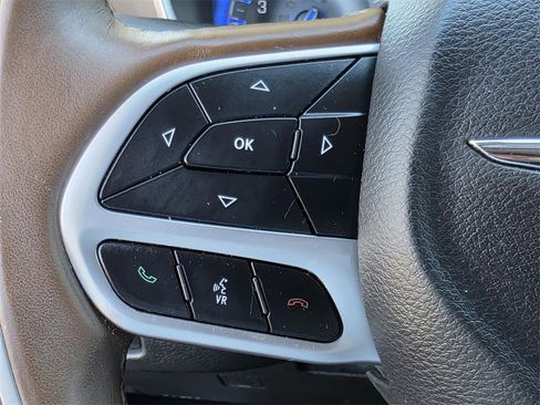 Used 2018 Chrysler Pacifica Limited w/ Tire & Wheel Group image 33