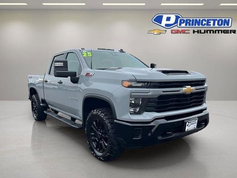 Used 2025 Chevrolet Silverado 2500 Custom w/ Custom Value Package image 1