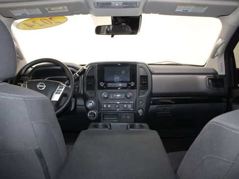 Used 2024 Nissan Titan SV image 31