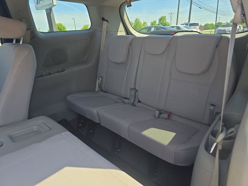 Used 2019 Kia Sedona LX FWD image 13