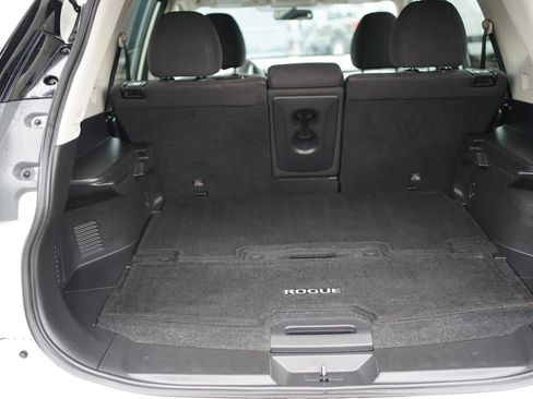 Used 2016 Nissan Rogue SV FWD image 9