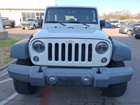 Used 2016 Jeep Wrangler Unlimited Rubicon w/ Connectivity Group image 9