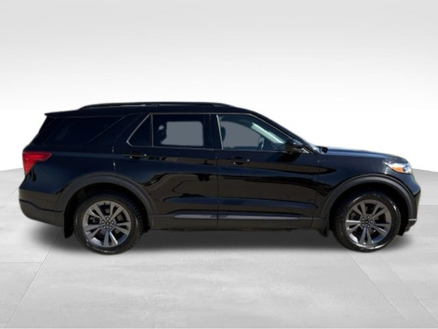 Used 2022 Ford Explorer XLT w/ XLT Sport Appearance Package AWD/4WD image 21