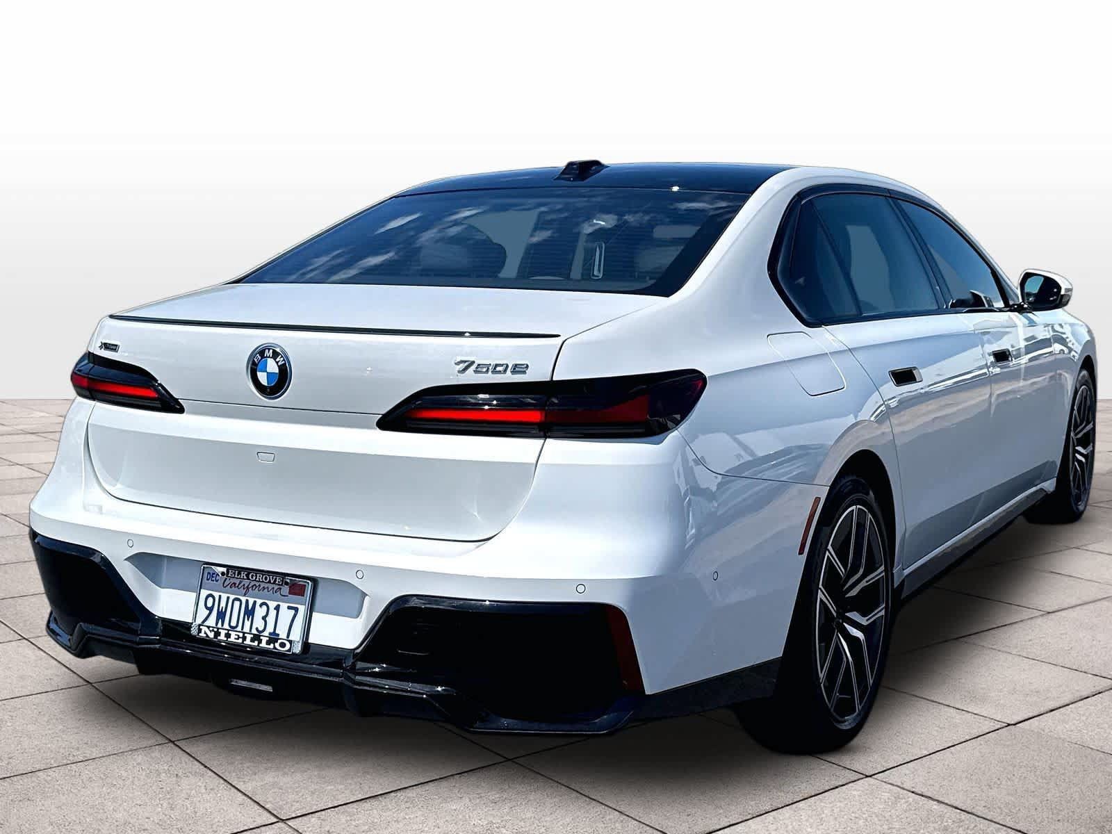 Used 2026 BMW 750e xDrive AWD/4WD image 9