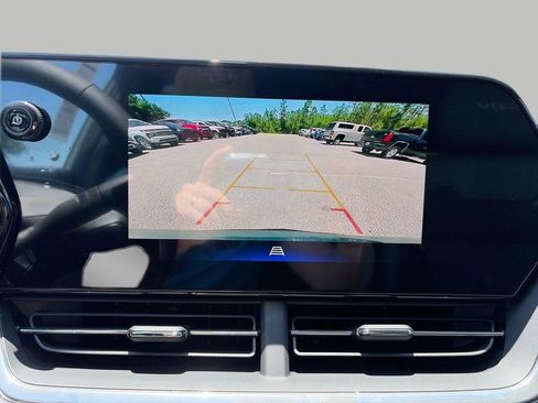 New 2026 Chevrolet Trax ACTIV w/ Driver Confidence Package FWD image 18