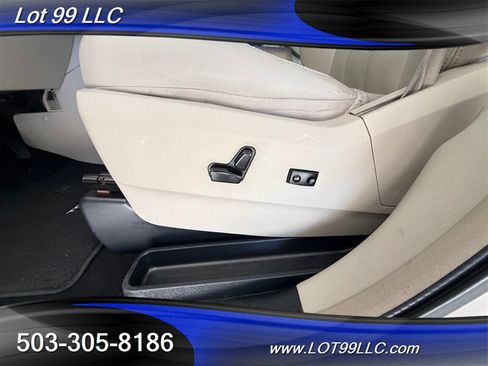 Used 2013 Chrysler Town & Country Touring FWD image 35