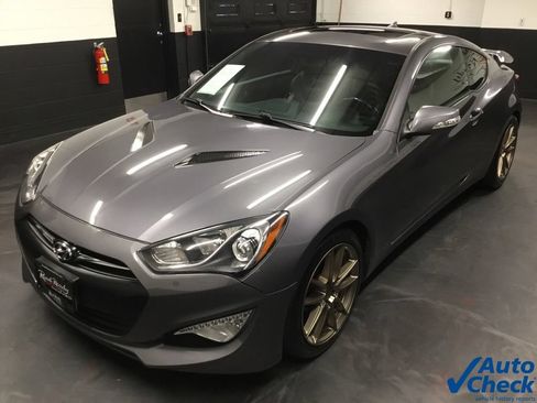 Used 2015 Hyundai Genesis 3.8 RWD image 6