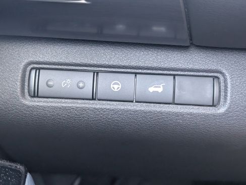 Used 2024 Nissan Pathfinder SL AWD/4WD image 15