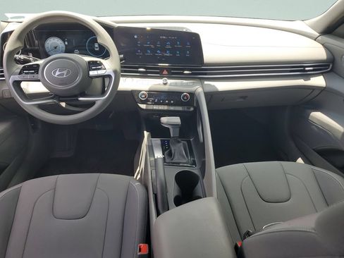 Certified 2024 Hyundai Elantra SEL FWD image 11
