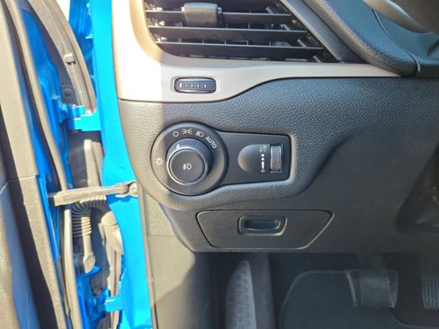 Used 2018 Jeep Cherokee Latitude w/ Altitude Package image 10