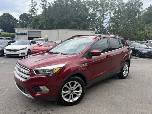 Used 2018 Ford Escape SE w/ SE Sync 3 Package FWD image 1