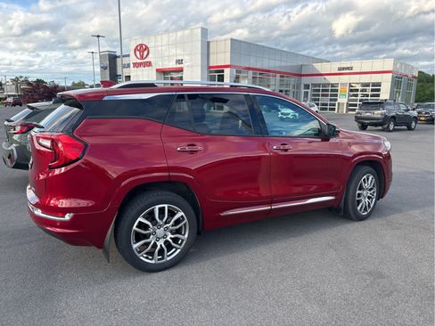 Used 2023 GMC Terrain Denali AWD/4WD image 3
