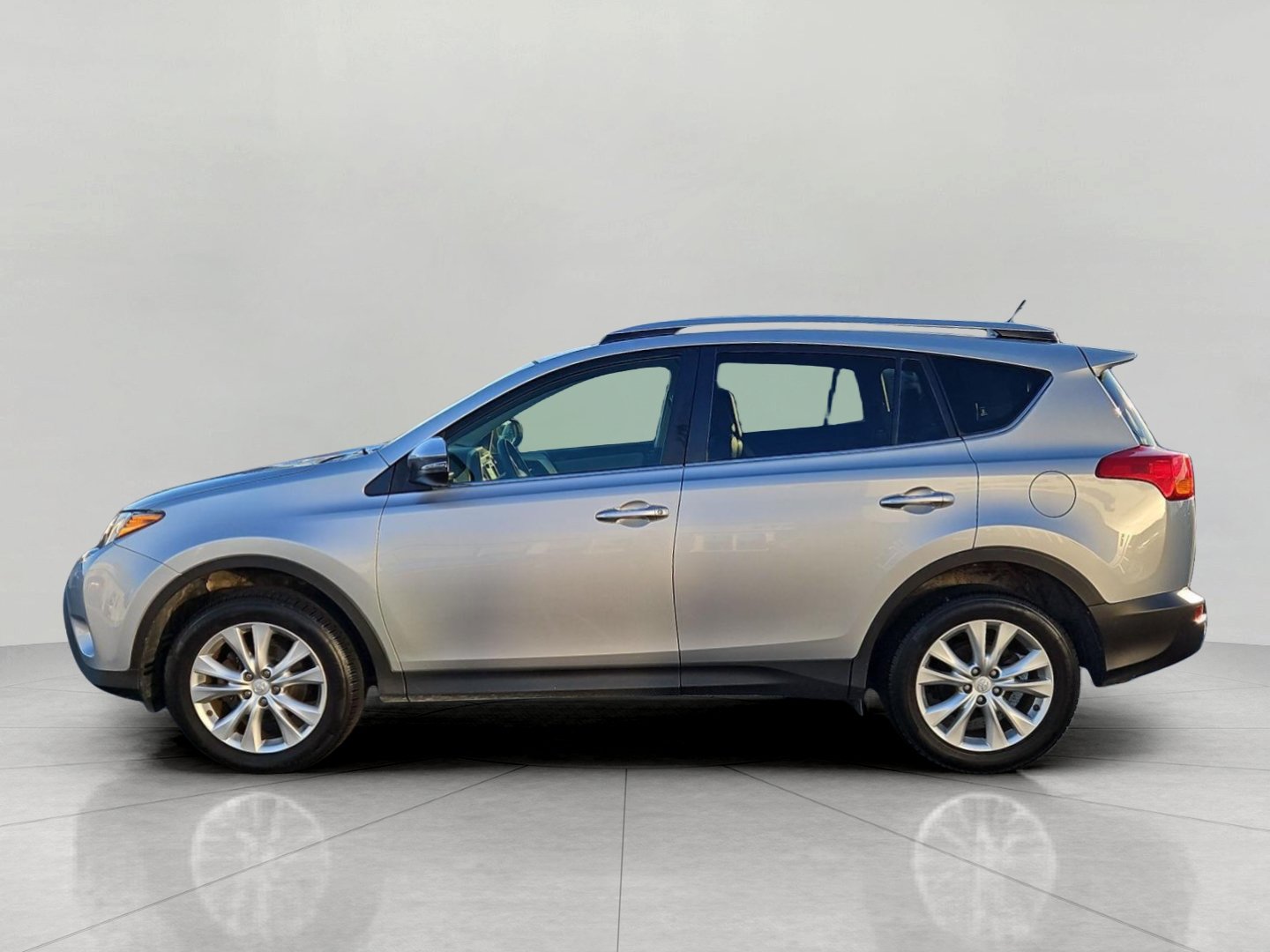 Used 2014 Toyota RAV4 Limited AWD/4WD image 5
