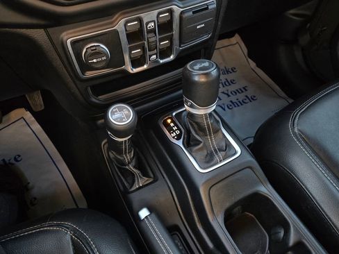 Used 2022 Jeep Wrangler Unlimited Sahara w/ Cold Weather Group AWD/4WD image 27