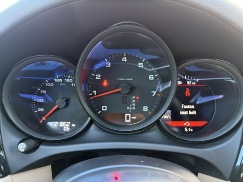 Certified 2020 Porsche Macan image 36