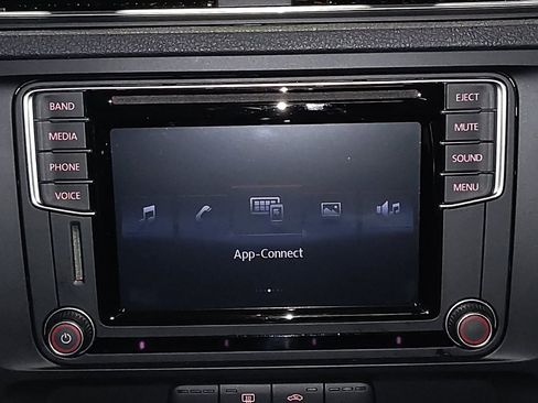 Used 2017 Volkswagen Jetta SE FWD image 25