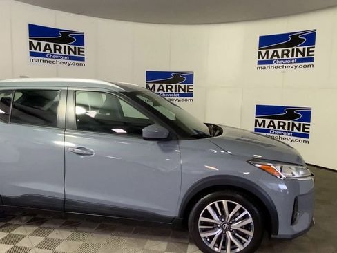 Used 2023 Nissan Kicks SV FWD image 3