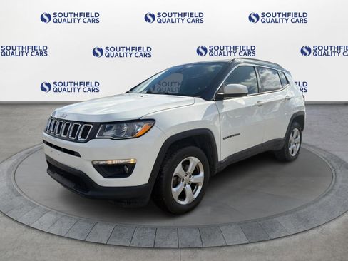 Used 2018 Jeep Compass Latitude image 2