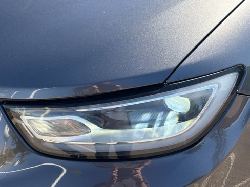Used 2023 Chrysler Pacifica Touring-L FWD image 10