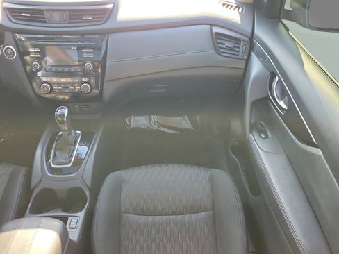 Certified 2017 Nissan Rogue SV image 17