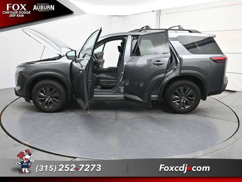 Used 2022 Nissan Pathfinder SV image 35