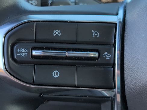 Used 2025 GMC Acadia Elevation image 21