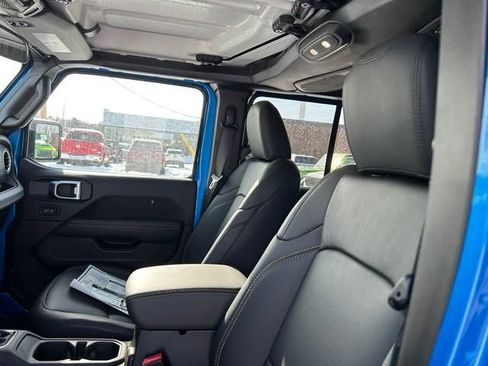 New 2025 Jeep Gladiator High Tide image 12