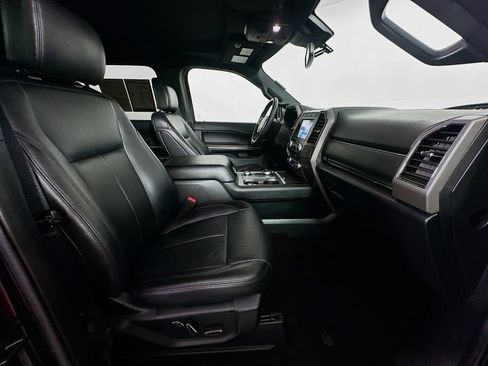 Used 2019 Ford Expedition XLT w/ Equipment Group 202A AWD/4WD image 29