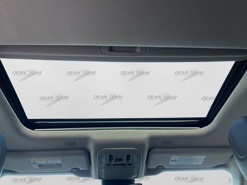 Used 2024 Toyota Highlander XLE FWD image 19