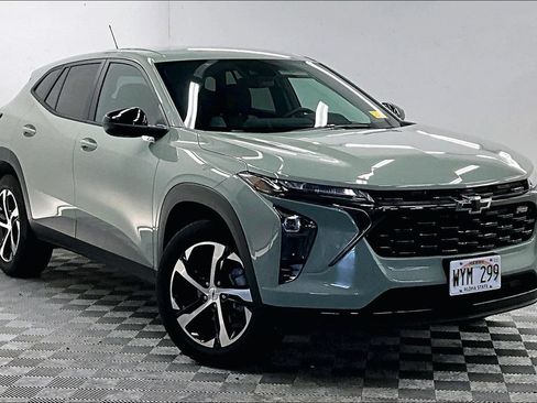 Used 2024 Chevrolet Trax RS FWD image 11