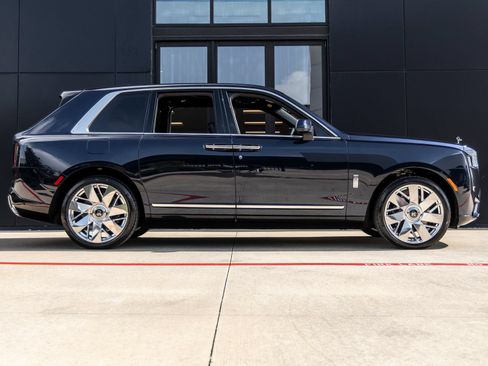 New 2026 Rolls-Royce Cullinan AWD/4WD image 12