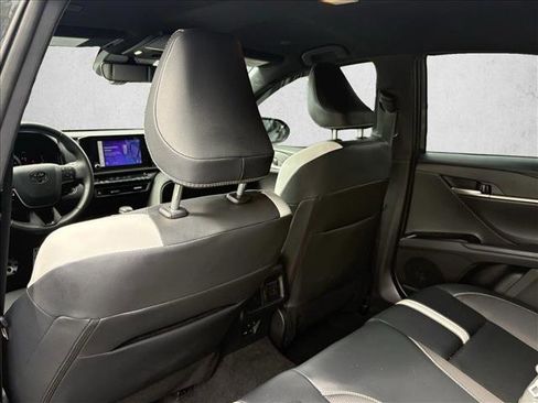 Used 2025 Toyota Camry SE w/ Convenience Package FWD image 17