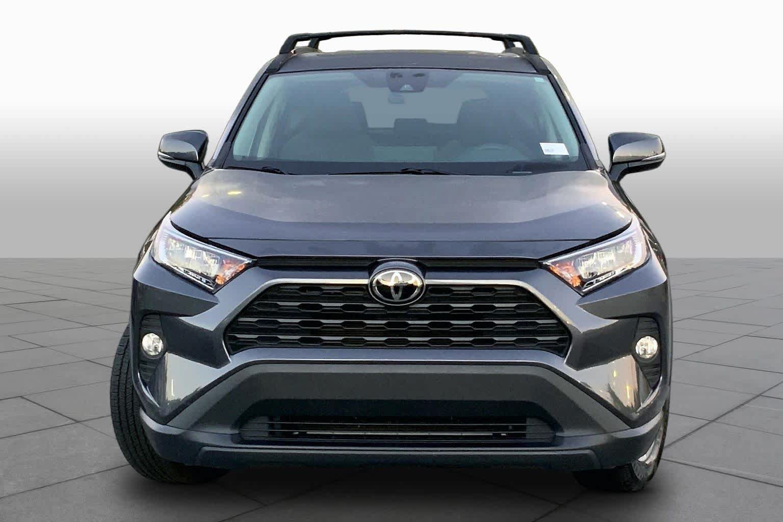 Used 2021 Toyota RAV4 XLE w/ Convenience Package FWD image 4