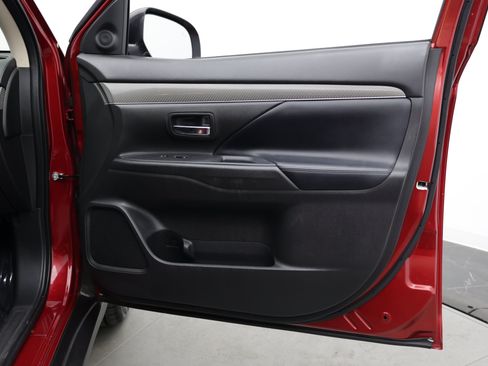 Used 2020 Mitsubishi Outlander SEL AWD/4WD image 39