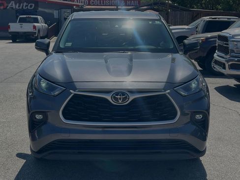 Used 2023 Toyota Highlander LE FWD image 2