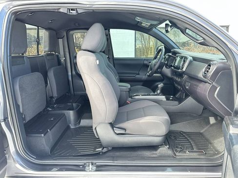 Used 2018 Toyota Tacoma TRD Sport w/ Technology Package AWD/4WD image 27