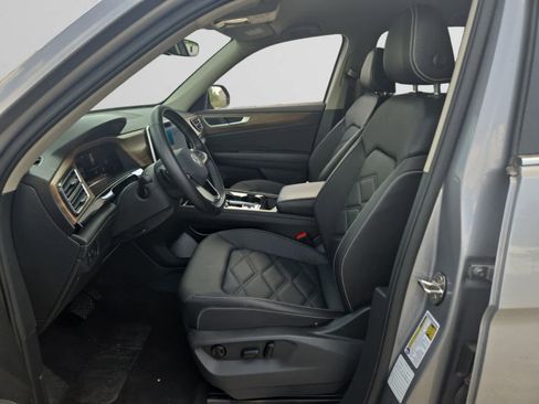 Used 2025 Volkswagen Atlas SE image 9