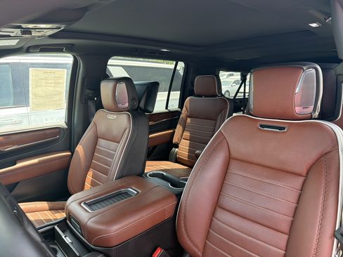 Used 2024 GMC Yukon XL Denali Ultimate AWD/4WD image 33