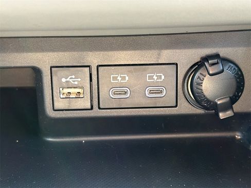 Used 2023 Toyota Highlander Platinum image 34