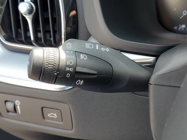 Used 2018 Volvo XC60 T6 Momentum w/ Convenience Package AWD/4WD image 21