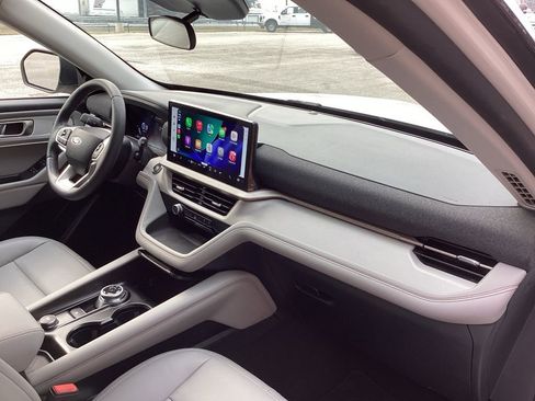 Used 2025 Ford Explorer Active w/ Active Comfort Package image 34