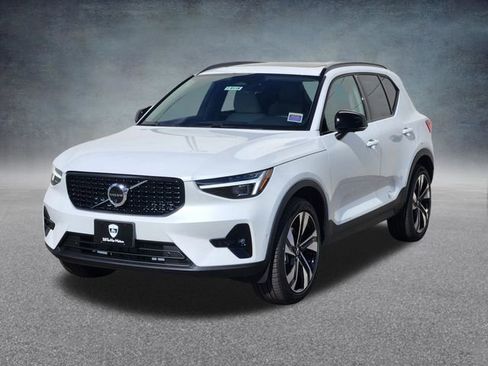 New 2026 Volvo XC40 B5 Ultra w/ Climate Package image 3